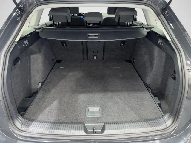 Volkswagen Golf 1.5 eTSI DSG Life Variant