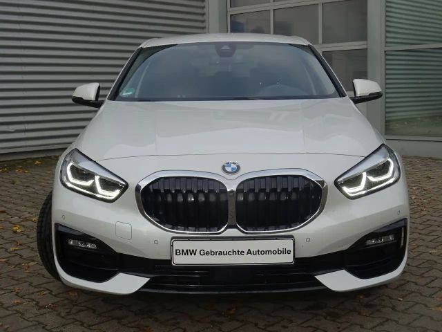 BMW 118 118i Sedan Sport Line