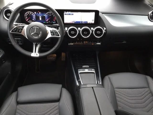 Mercedes-Benz B 180 SpurW W-Paket PDC SHZ SpurH LED el.Heck
