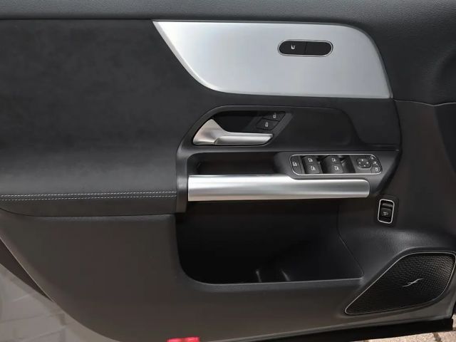 Mercedes-Benz GLA 200 AMG Line