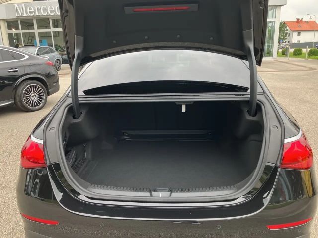 Mercedes-Benz E 220 AMG Line E 220 d Sedan