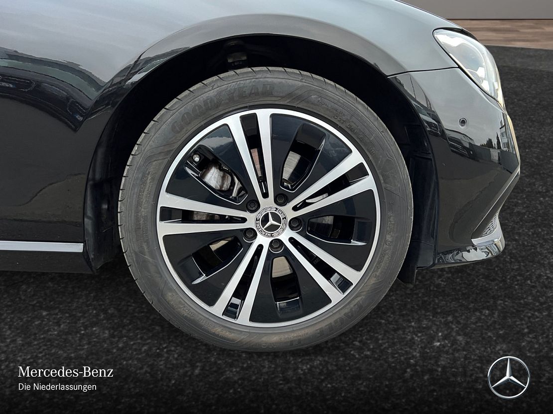 Mercedes-Benz E 200 4MATIC Sedan