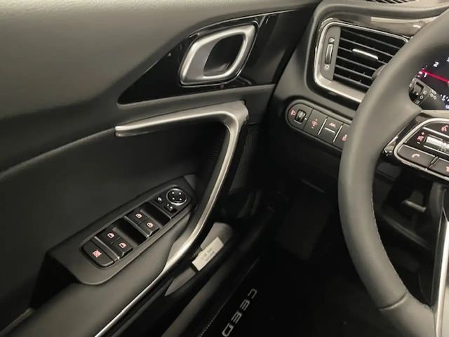 Kia Ceed Ultimate Tempomat VerkehrszeichenERK Navi