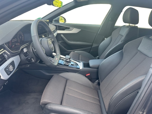 Audi A4 40 TFSI Avant Quattro S-Line S-Tronic