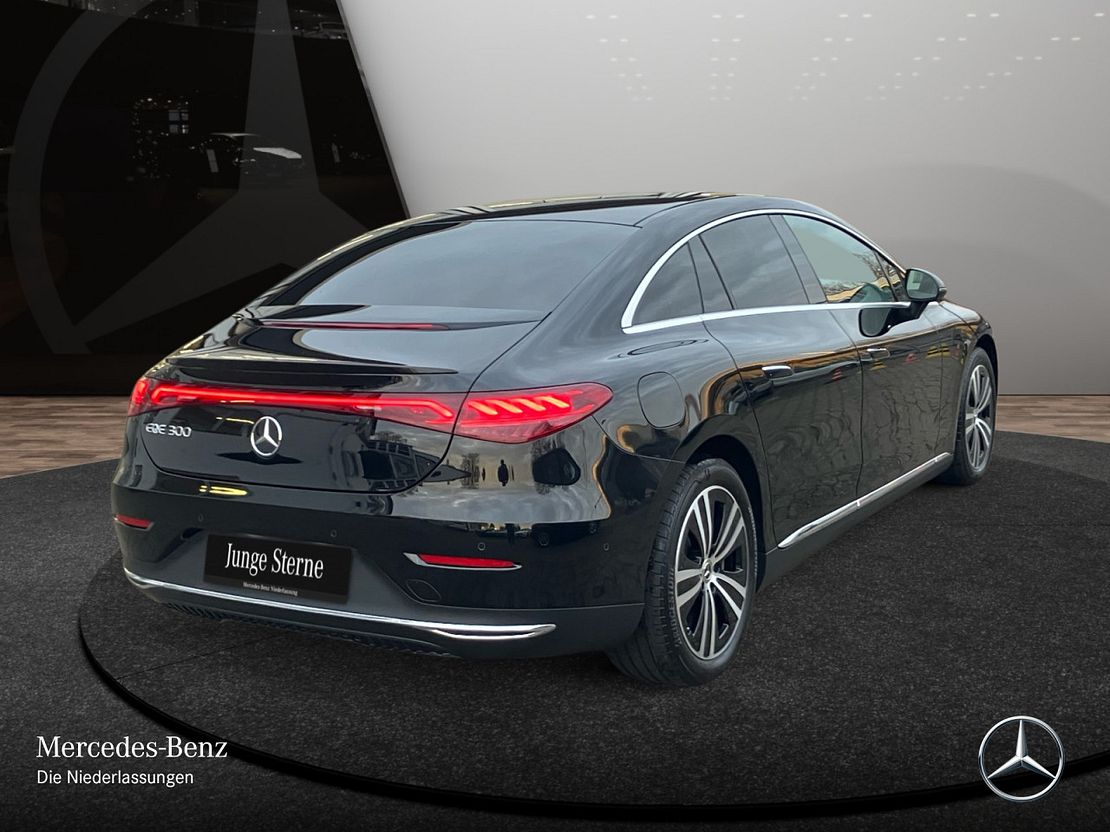 Mercedes-Benz EQE 300 Sedan