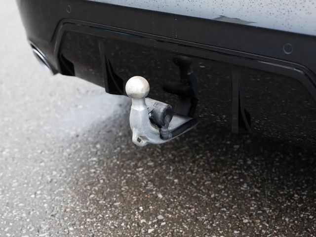 BMW 320 320i M-Sport Sedan