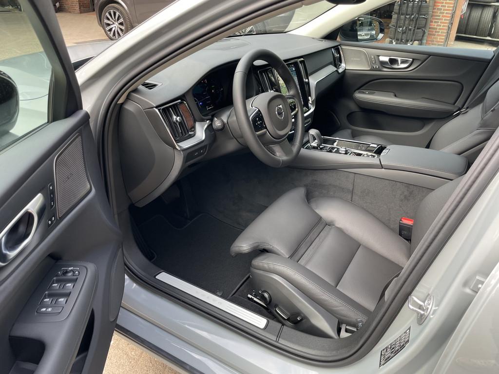 Volvo V60 AWD Dark Plus Recharge T8