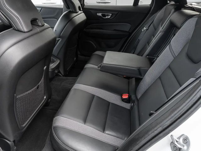 Volvo V60 Cross Country AWD Plus