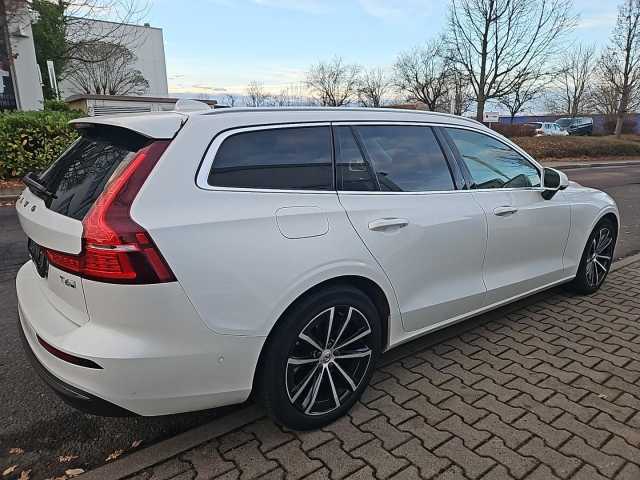 Volvo V60 AWD Core Recharge T6