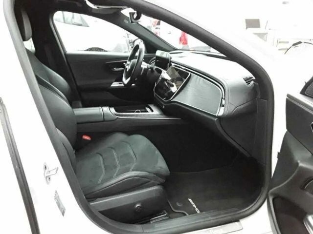 Mercedes-Benz E 220 AMG Line E 220 d Sedan