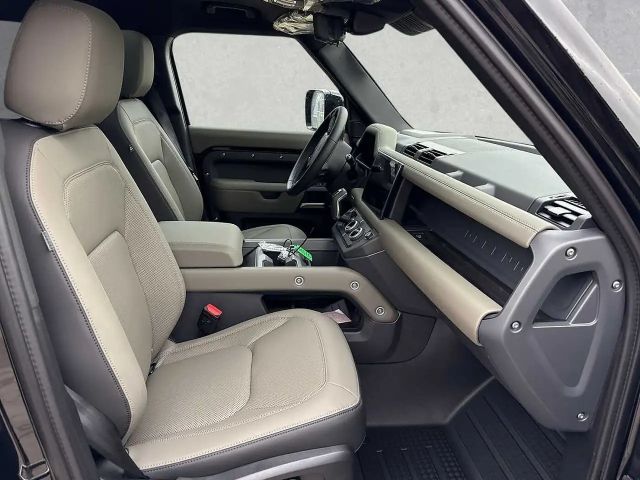 Land Rover Defender 110 D300 Dynamic SE