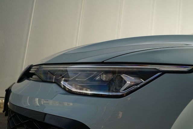 Volkswagen Golf 1.5 eTSI Golf VIII R-Line