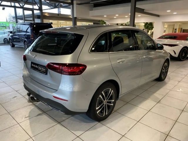 Mercedes-Benz B 180 Progressive Sedan