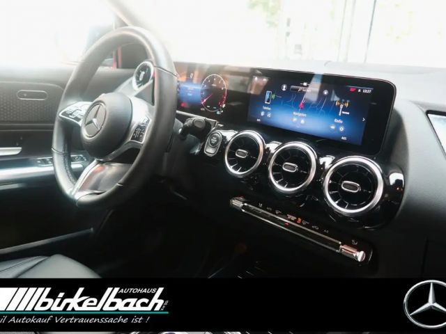 Mercedes-Benz GLA 200 Advanced 7G LED RFK  LHZ Apple