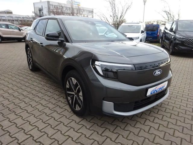 Ford Explorer Extended range RWD