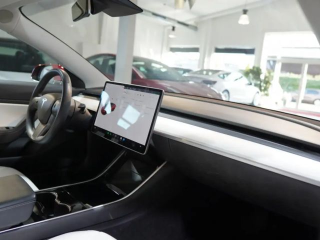 Tesla Model 3 AWD Long Range
