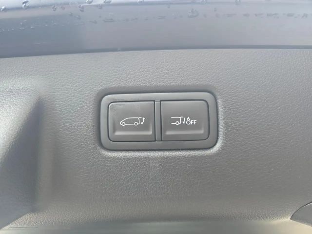 Hyundai Staria Signature