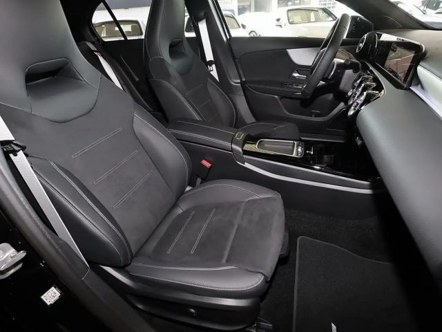 Mercedes-Benz A 250 4MATIC AMG Line