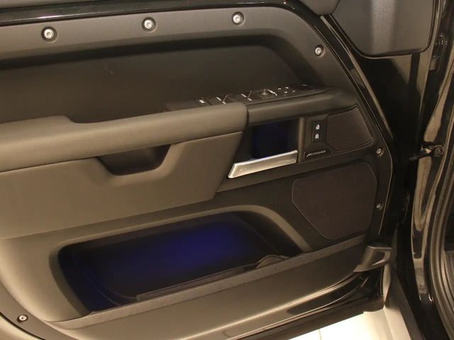 Land Rover Defender 110 D300 Dynamic SE