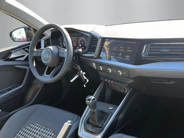 Audi A1 advanced AUDI CONNECT NAVI+SHZ+GJR+