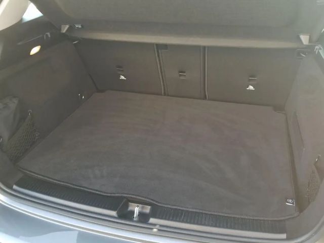 Mercedes-Benz B 200 Progressive Sedan