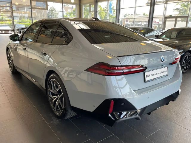 BMW 520 520d M-Sport Sedan