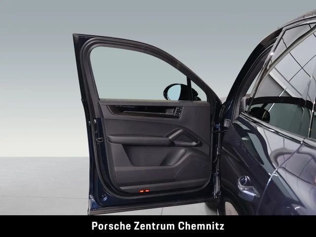 Porsche Cayenne Black Edition