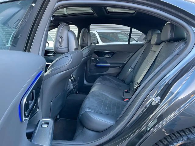 Mercedes-Benz C 200 4MATIC AMG Line Sedan