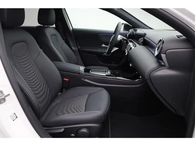 Mercedes-Benz A 180 Limo Night Distronic KeyGO Ambi Standhzg