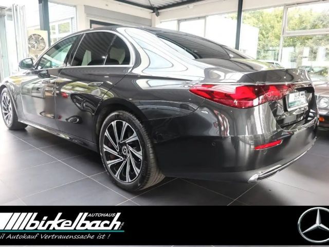 Mercedes-Benz E 220 AVANTGARDE E 220 d Sedan