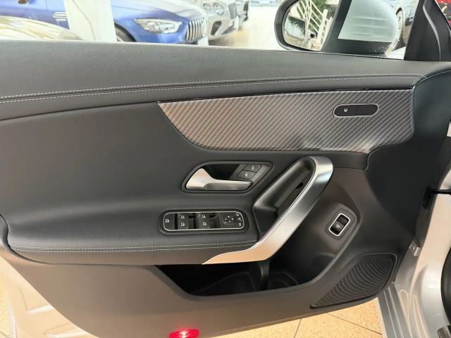 Mercedes-Benz CLA 180 Sedan Urban