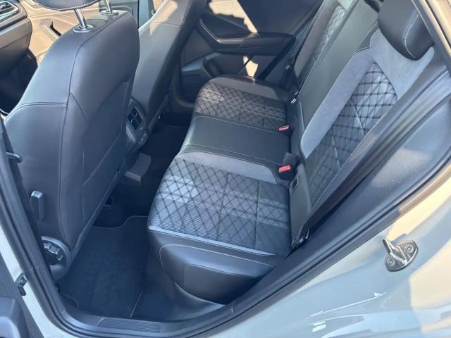 Volkswagen T-Roc 1.5 TSI DSG Plus R-Line