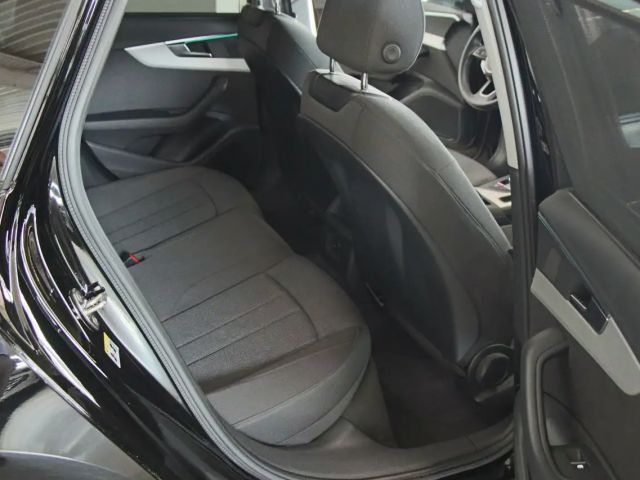 Audi A4 30 TDI Avant S-Tronic