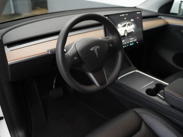 Tesla Model Y AWD Long Range