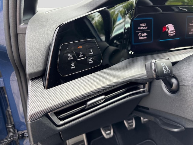 Volkswagen Golf 1.5 TSI Golf VIII Plus R-Line