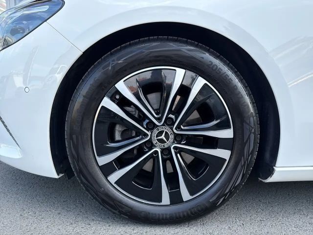 Mercedes-Benz B 180 B 180 d Sedan