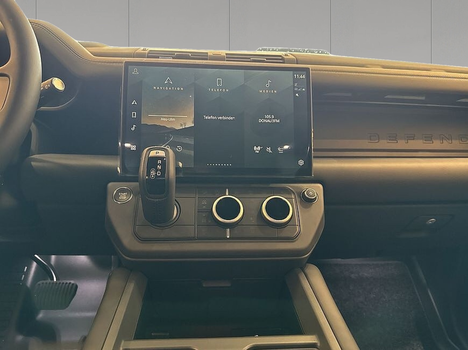 Land Rover Defender 110