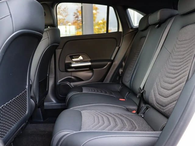 Mercedes-Benz GLA 180 ProgressiveAdvanced/AHK/Kamera/LED/Night