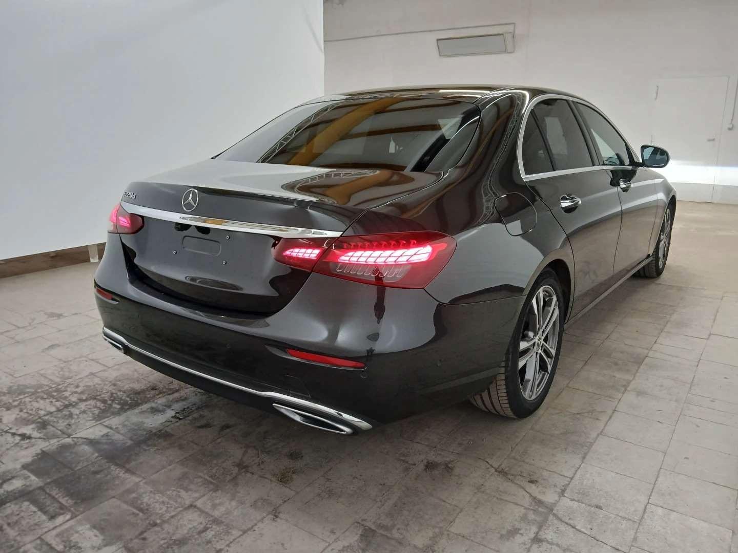 Mercedes-Benz E 220 Sedan