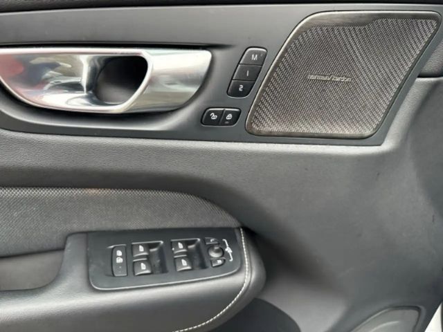 Volvo XC60 Dark Plus