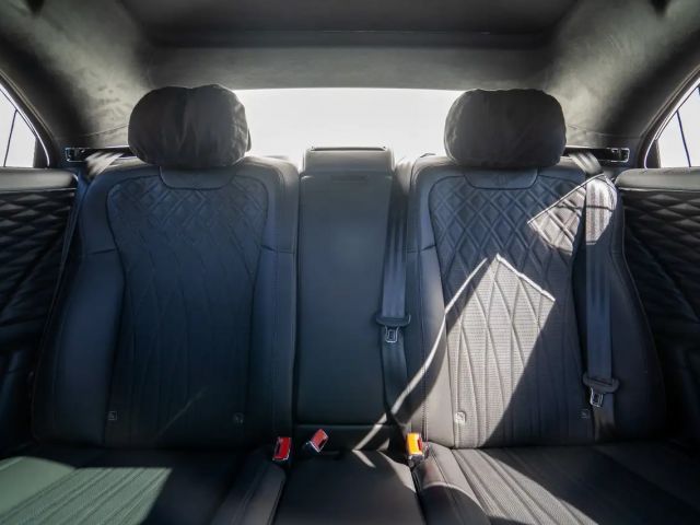 Bentley Flying Spur V8