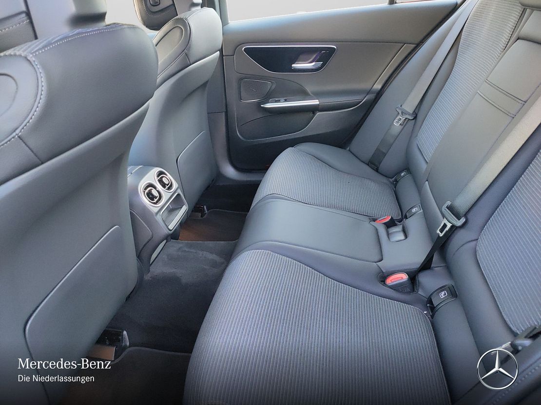 Mercedes-Benz C 180 AVANTGARDE Sedan