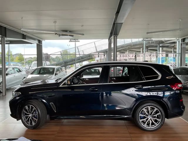 BMW X5 M50i