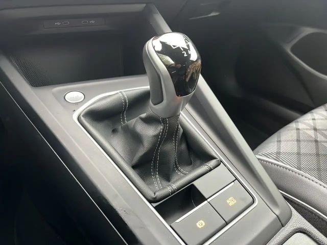 Volkswagen Golf 1.5 TSI R-Line