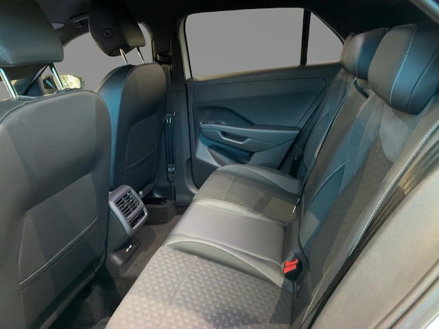 Volkswagen T-Roc 1.5 eTSI IQ.Drive R-Line Style