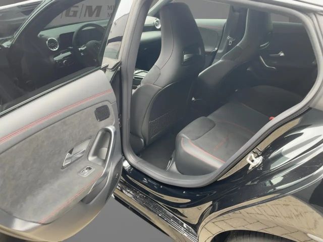 Mercedes-Benz CLA 200 AMG Line Shooting Brake