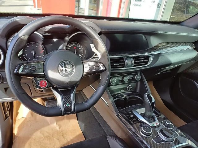 Alfa Romeo Stelvio AT8 Q4 Quadrifoglio Turbo