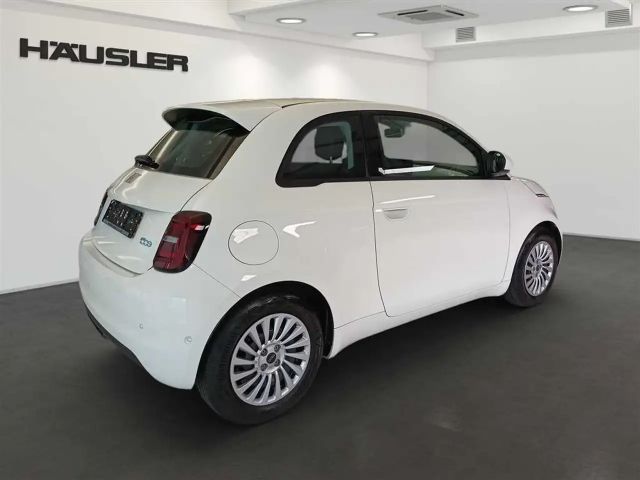 Fiat 500e Sitzheizung Rückfahrkamera Parksensoren