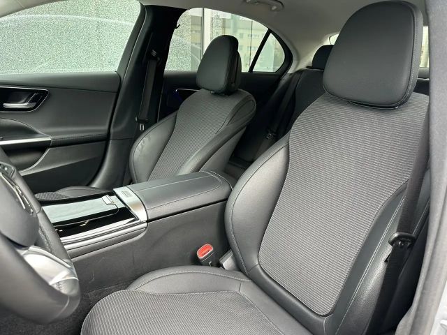 Mercedes-Benz C 200 AVANTGARDE Sedan