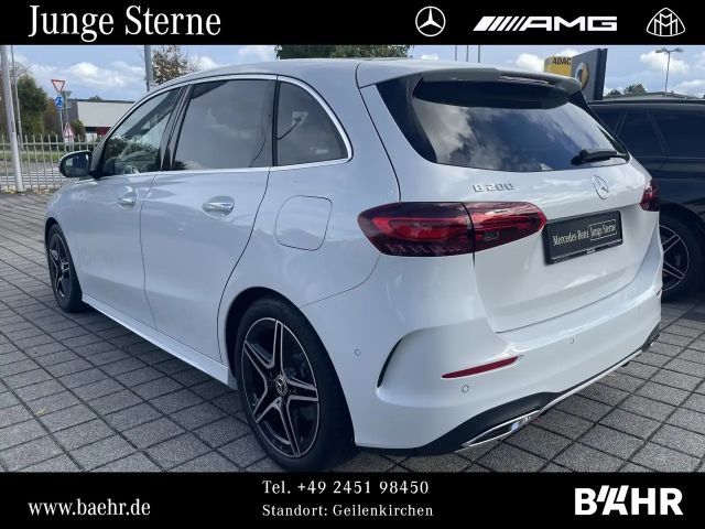 Mercedes-Benz B 200 AMG Line Sedan